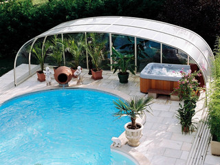 Copertura piscina telescopica per la piscina alta con la porta laterale scorrevole con profili in alluminio e policarbonato fumè