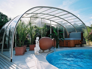 Copertura piscina telescopica per la piscina alta con la porticina frontale scorrevole per passaggio della scaletta