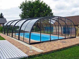 Copertura piscina telescopica per la piscina alta con la porta laterale scorrevole con profili in alluminio e policarbonato fumè