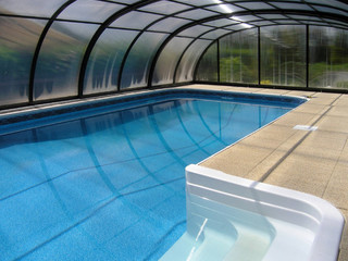 copertura per piscina medio alta in colore bianco