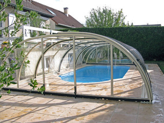 copertura telescopica per la piscina medio alta in colore legno