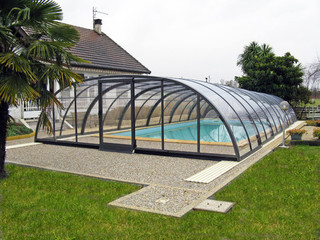 copertura mobile per piscina in colore bianco