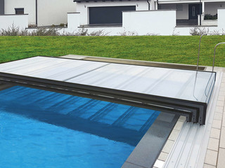 TERRA è la più bassa copertura per piscina da gamma di prodotti Aquanova