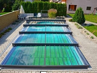 Beautiful pool enclosure Champion