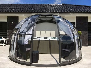 Look into hot tub enclosure Oasis with anthracite finish