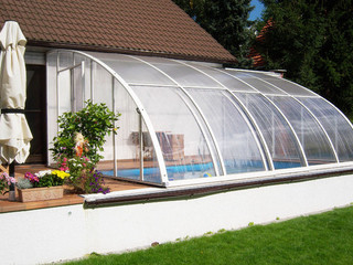 Pool and patio enclosure CORSO Entry for higher privacy in your pool