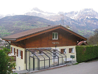 Retractable patio enclosure CORSO Solid at the base of the mountain
