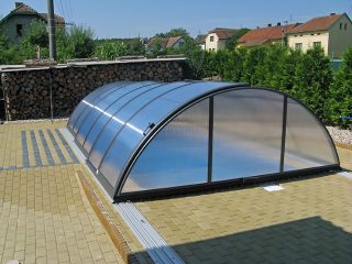 Pool enclosure Azure with twin-walled polycarbonate