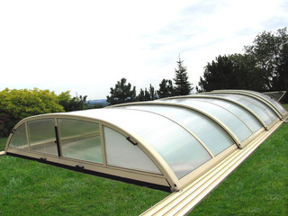 Retractable pool enclosure ELEGANT NEO can be opened at the front side of the cover