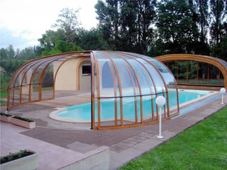 Pool cover ELEGANT NEO™ made in aluminium profiles and polycarbonate panels