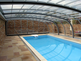 Look inside pool enclosure STYLE
