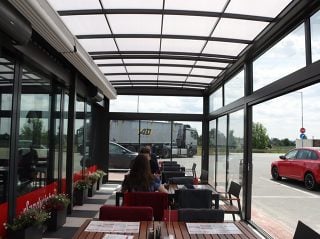 Pergola Venti biedt comfortabel zitten in het restaurant