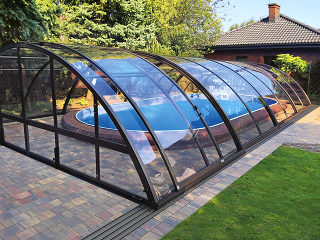 Middle line swimming pool enclosure Universe