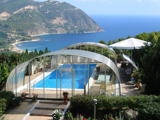 Enjoy the luxury of pool enclosure LAGUNA NEO in your garden