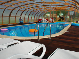 Retractable swimming pool enclosure LAGUNA NEO with sitting set