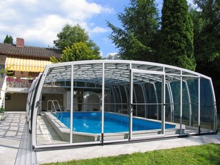 Retractable OMEGA pool enclosure by Alukov