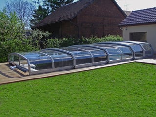 Swimming pool enclosure RIVIERA allows you to use your pool from spring time to autumn