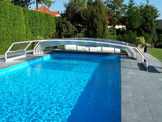 Pool enclosure RIVIERA is our only rails-free solution