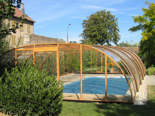 Swimming pool enclosure UNIVERSE can be opened on front side of the cover