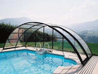 Retractable pool enclosure UNIVERSE allows you to use pool even in bad weather
