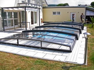 Retractable swimming pool enclosure Corona