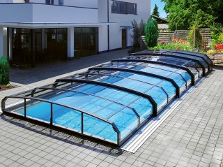 Retractable swimming pool enclosure Oceanic low