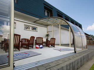 Innowacyjny pomysł oranżeryjny - zasuwane zadaszenie patio CORSO Entry