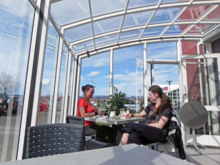 Zasuwane zadaszenie patio CORSO Horeca - świetny sposób, aby przyciągnąć klientów