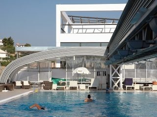 Acoperireretractabila de piscina VISION pentru piscine publice