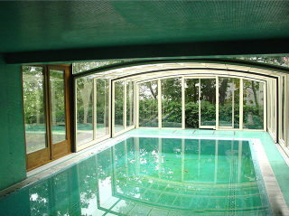 Acoperire piscina VISION  atasata casei