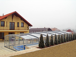 Pooltak VENEZIA - förläng badsäsongen med tak från Termatec