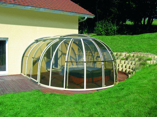 OASIS - öppningsbart tak till ditt spa, för värme och skydd 