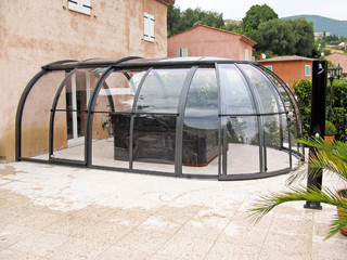 OASIS - öppningsbart tak till ditt spa, för värme och skydd 