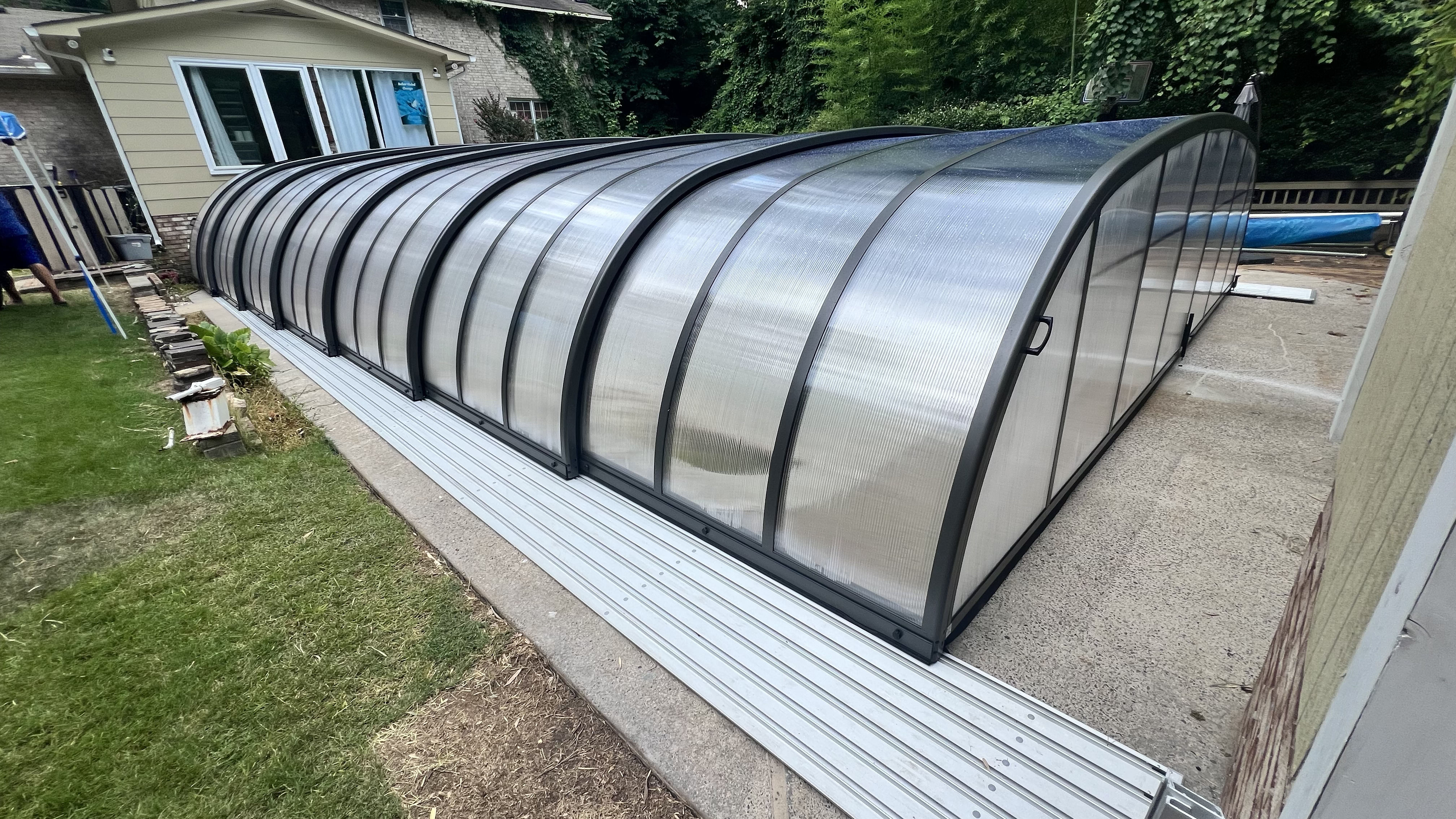 Alukov Pool Enclosure’s Unmatched Durability in Extreme Conditions