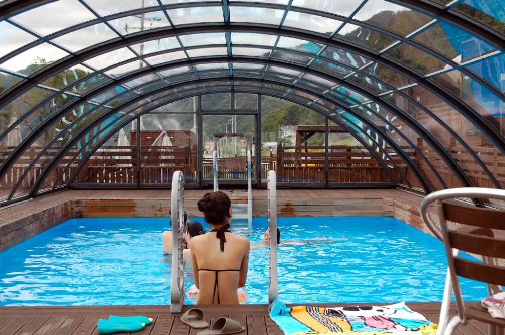 Prolong your swimming season with poolenclosure