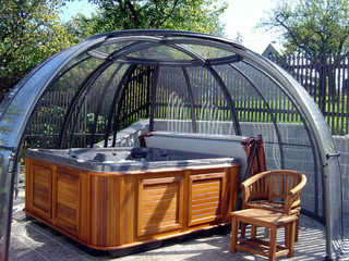 Hot tub enclosure SPA DOME ORLANDO allows you to use your jacuzzi even at bad weather