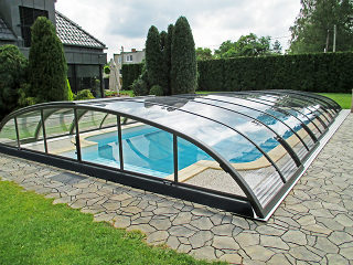 Pool enclosure Elegant in anthracite finish