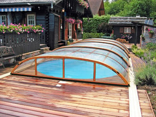 Swimming pool cover ELEGANT installed on a large pool