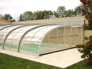 Swimming pool enclosure STYLE installed on near wall