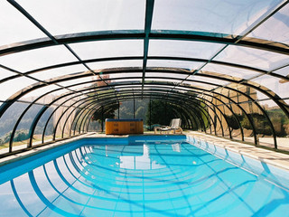 Retractable swimming pool cover UNIVERSE - green