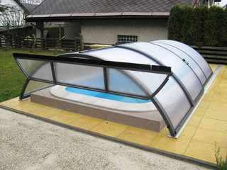 Inground pool cover UNIVERSE NEO with anthracite frames