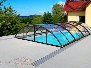 Swimming pool enclosure Universe with transparent polycarbonate