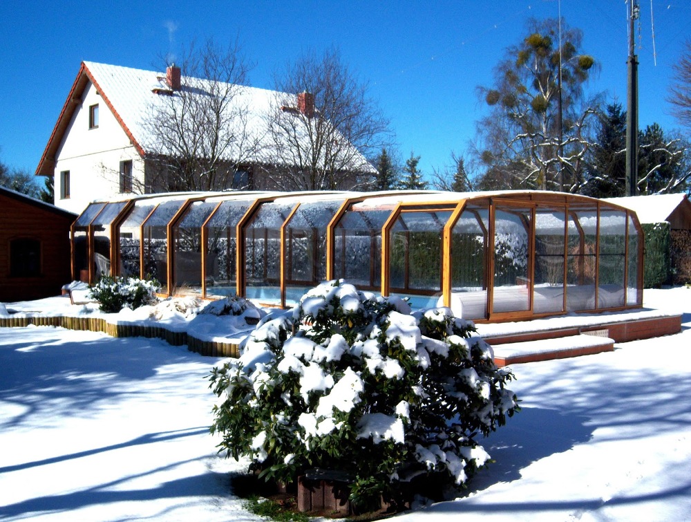 Swimming pool enclosure Oceanic High in winter