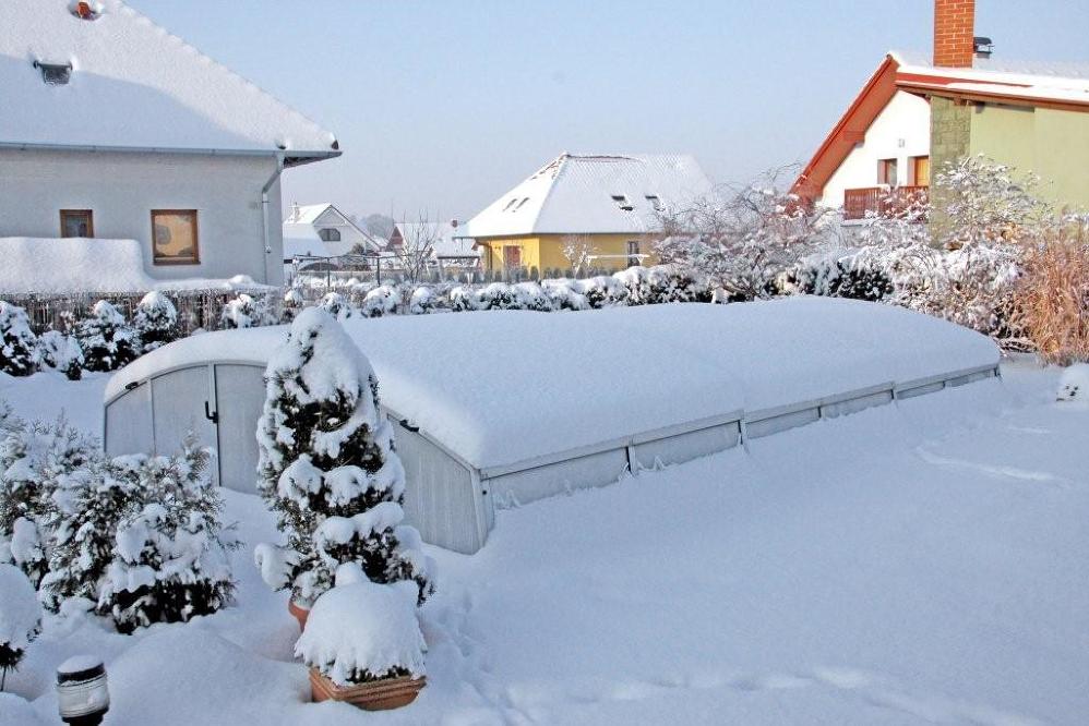 Swimming Pool Enclosure in Winter