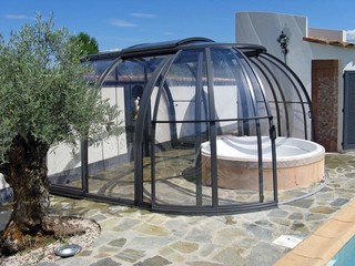 A mornng paradise with Hot Tub enclosure Oasis