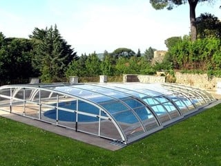 ELEGANT pool enclosure - low line pool cover - closed and ready to endure