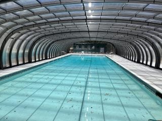 Extremely spacious pool enclosure Laguna