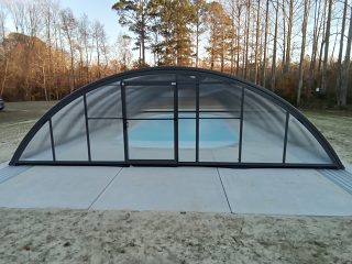 Front view of the pool enclosure Universe Type III