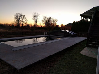 Fully retracted pool enclosure