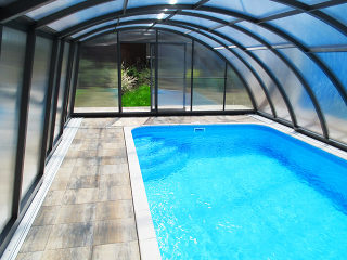 Look inside pool enclosure Ravena